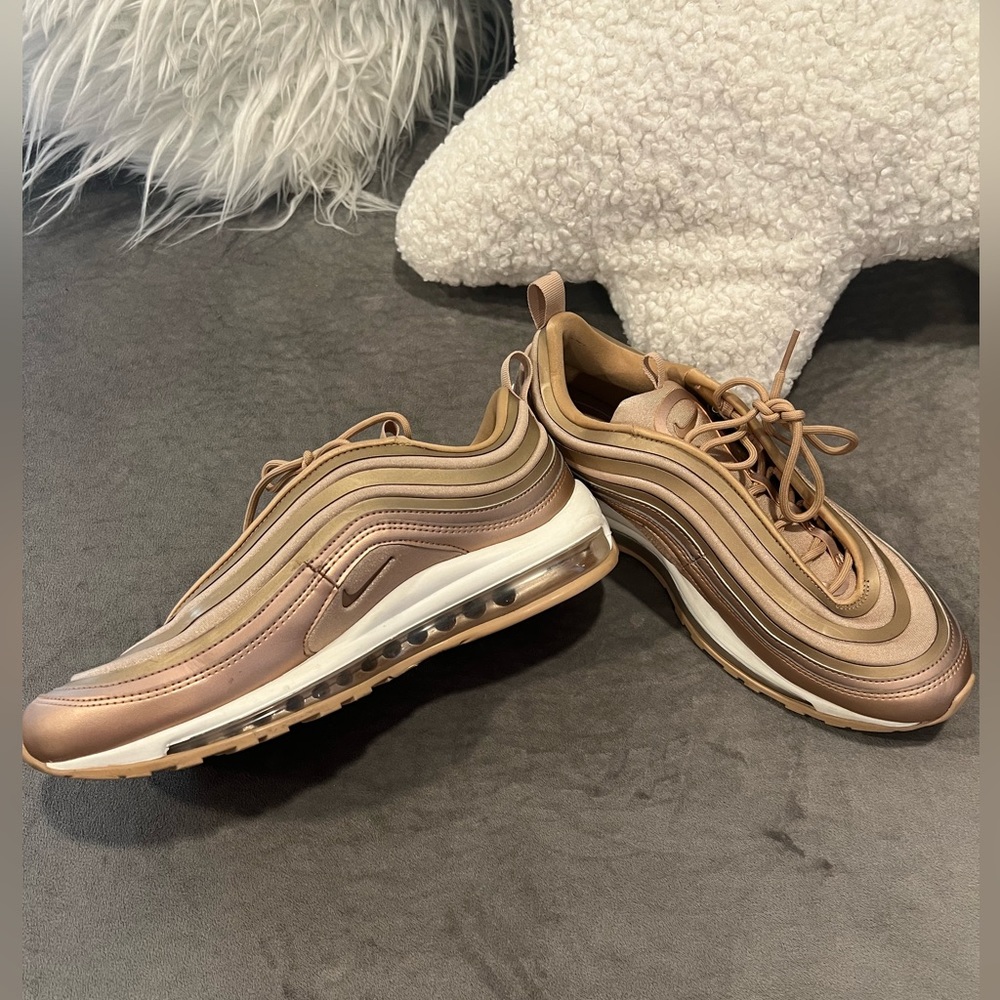 Rose Gold/ rose gold Nike airmax gently worn